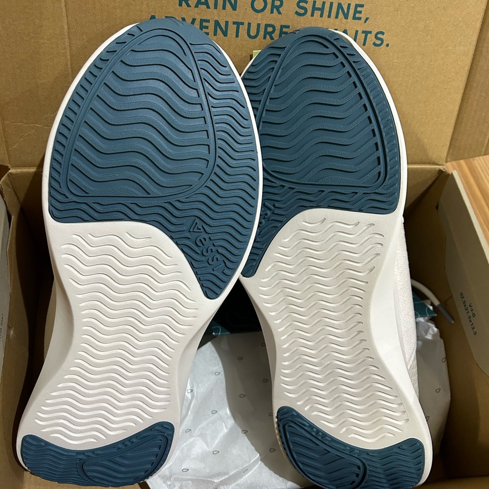 Brand new Vessi- Everyday Classic size 11